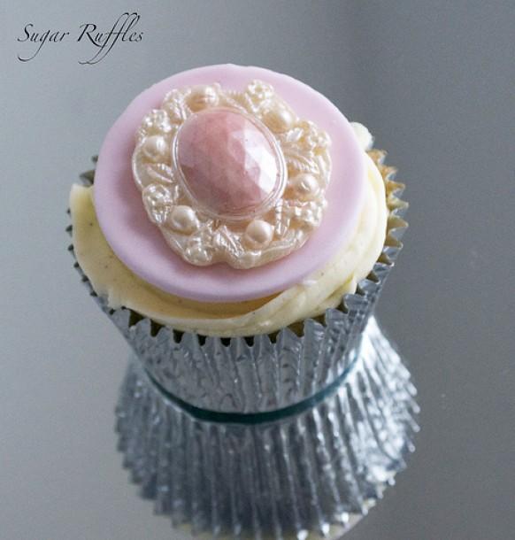 Wedding Cupcakes Vintage Brooch Cupcake 1987588 Weddbook