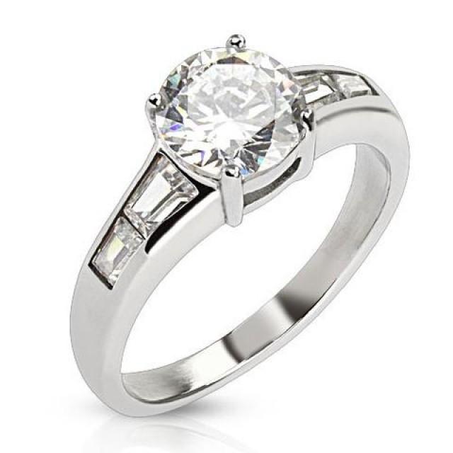 Exquisite Classic Round Cut Cubic Zirconia Stone Engagement Ring With