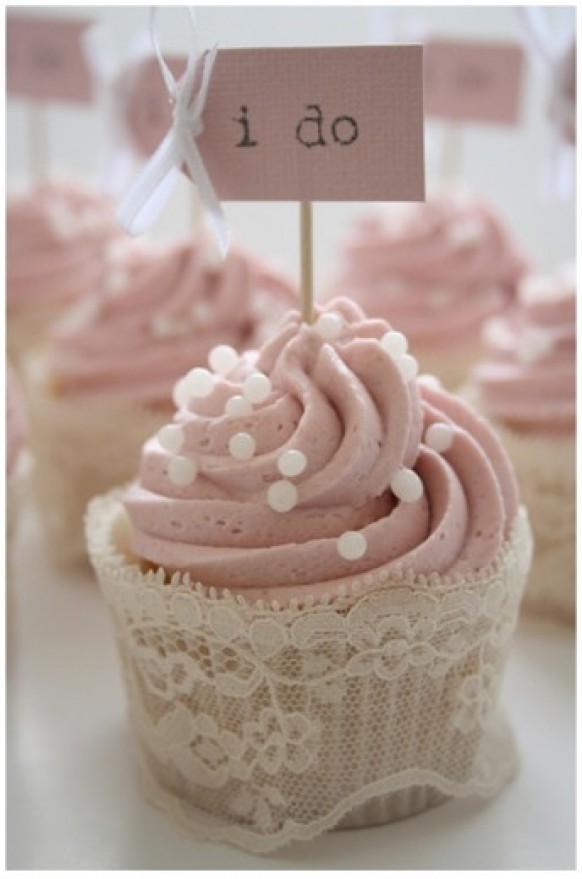 Homemade Buttercream Wedding Cupcake ♥ Cute "I Do" Lace Wedding